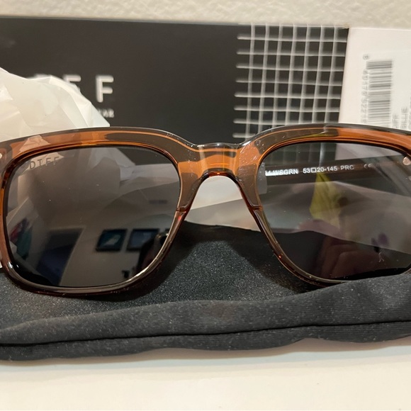 Diff Billie Sunglasses - Picture 3 of 4